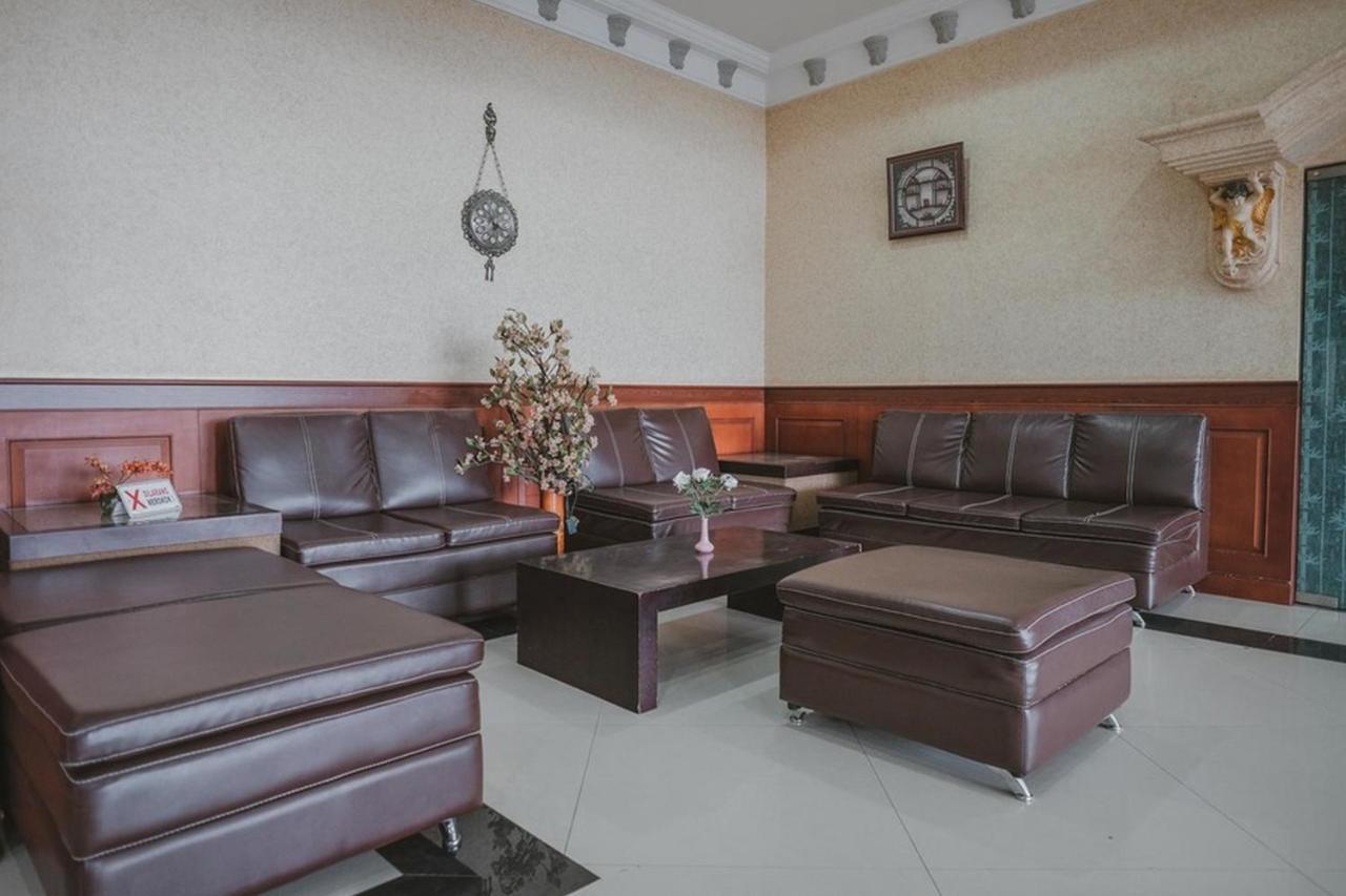 Reddoorz Premium @ Jalan Pal 10 Jambi Hotell Exteriör bild