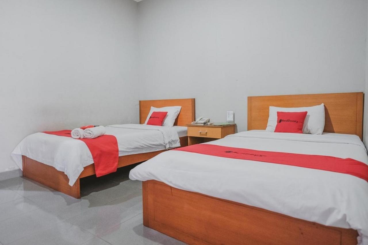 Reddoorz Premium @ Jalan Pal 10 Jambi Hotell Exteriör bild