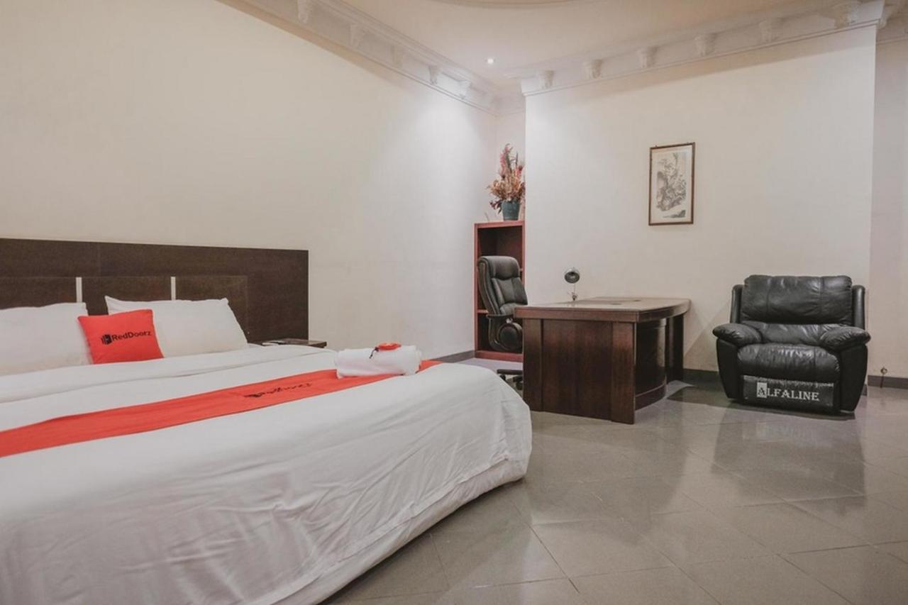 Reddoorz Premium @ Jalan Pal 10 Jambi Hotell Exteriör bild